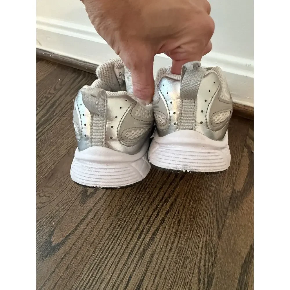 Nike V5 RNR Pre-School Athletic Sneaker Kids Sz 13c